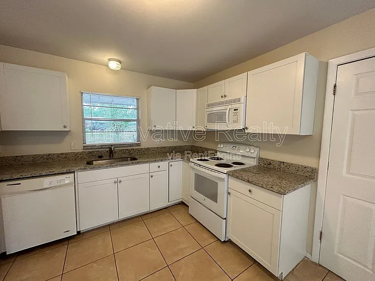 2441 Fifeshire Dr — Photo 5