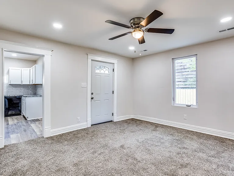 1143 W Dayton Ave — Photo 2