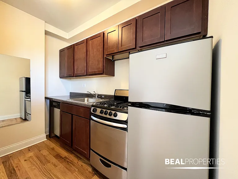 818 W Diversey Pkwy — Photo 12