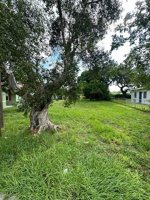 1st image of 636 NW 12th Avenue