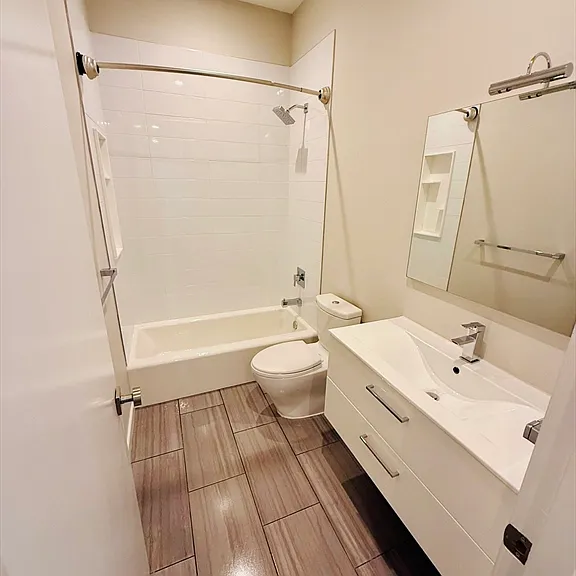 509 E 1st St #7 — Photo 5