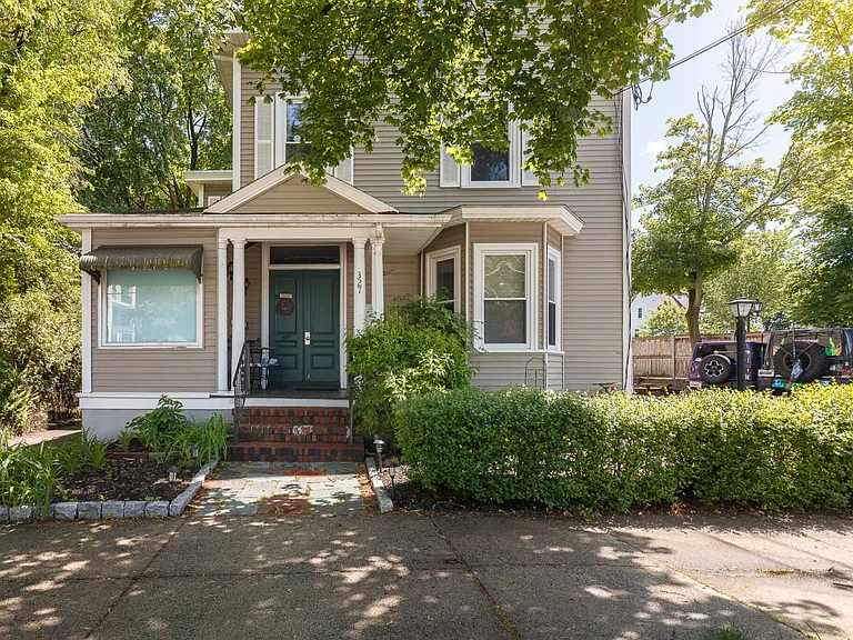 327 Lafayette St #SC2 — Photo 2
