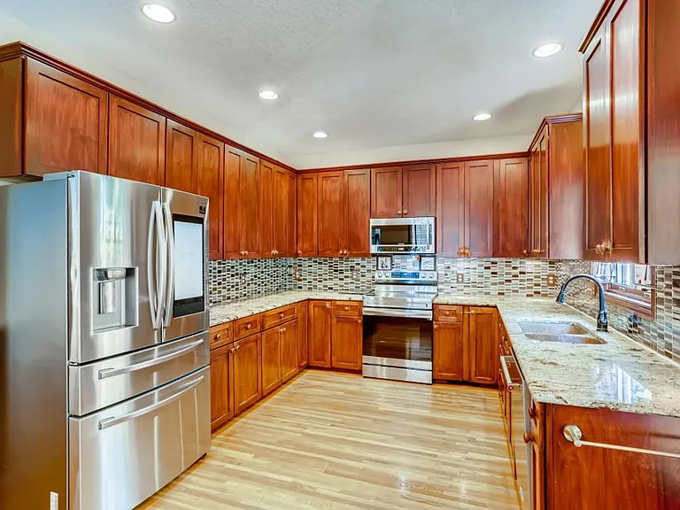 490 Laurel Ave — Photo 10