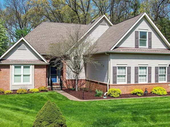 11562 Locust Ln, Whitmore Lake, MI 48189