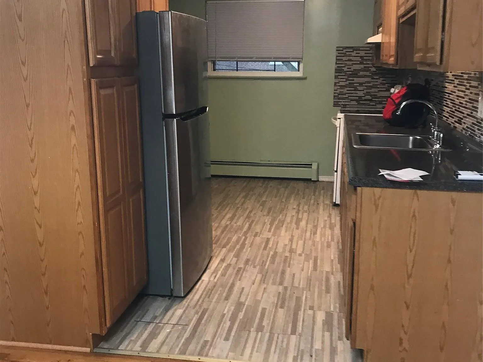 3 bed, 1.0 bath, 3000 sqft, $3,500 — Photo 2