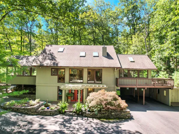 131 Jack Pine Dr, Dingmans Ferry, PA 18328