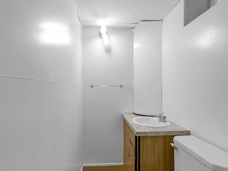 3020 Syracuse St — Photo 29