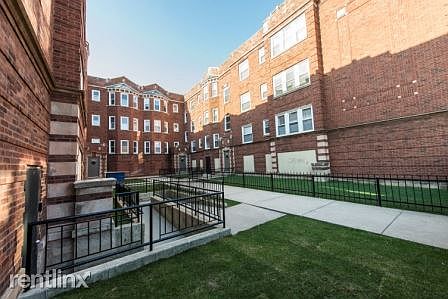4815 W Monroe St Apartments Chicago Exterior_08