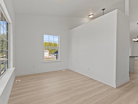 3rd image of 695 W 3480 S