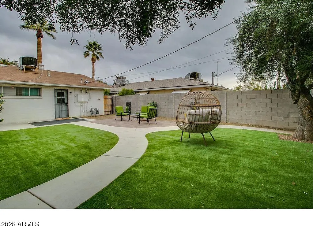 2 bed, 1.0 bath, 1619 sqft, $2,500 — Photo 1