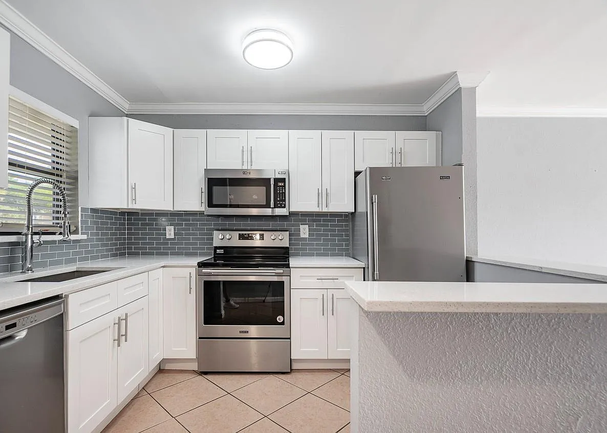 2 bed, 800 sqft, $2,100 — Photo 2
