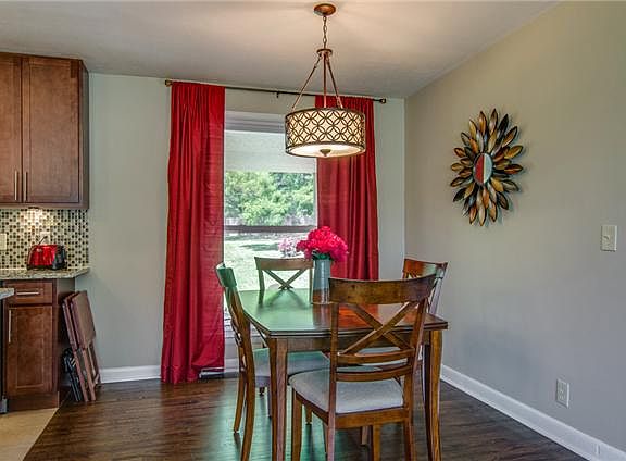 5th image of 111 Avondale Dr
