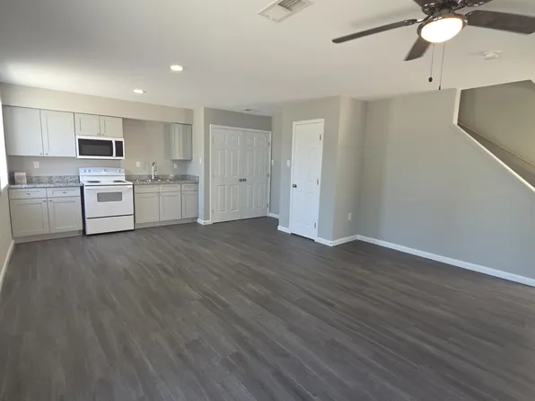 205 River Oaks Dr APT A, Destrehan, LA 70047