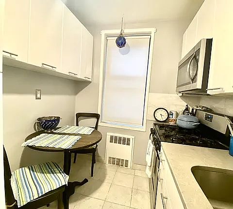 3rd image of 2260 Burnett St APT 1A