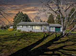 4148 Bennett Lake Rd, Fenton, MI 48430