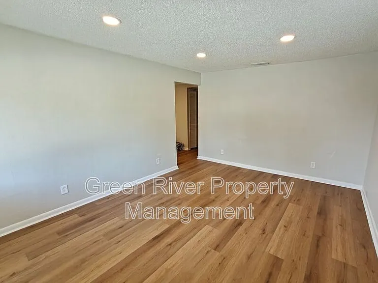 2138 W 17th St — Photo 6