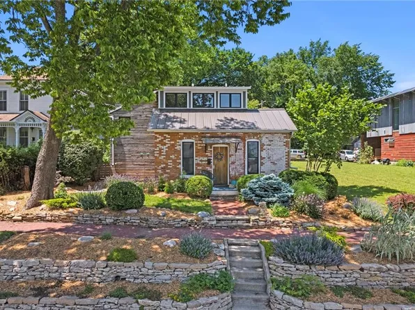 933 Delaware St, Lawrence, KS 66044