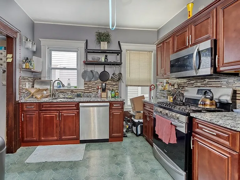 26 Oakland St #2 — Photo 1
