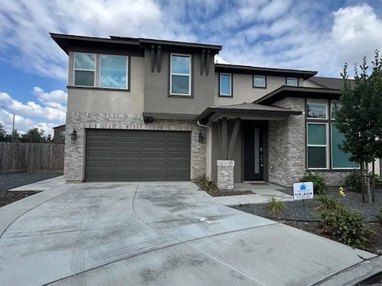 4537 S Ernest St — Photo 1