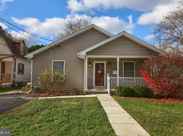 8 S George St, Mechanicsburg, PA 17055