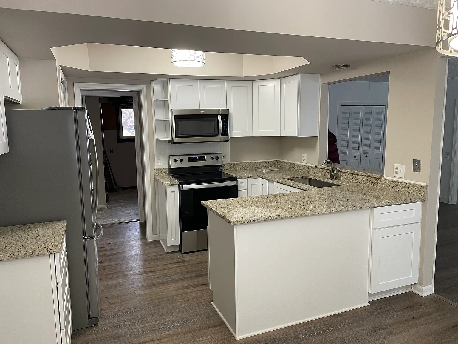 4 bed, 2.5 bath, 2450 sqft, $3,000 — Photo 3