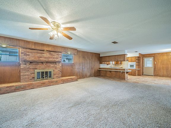 3rd image of 806 E Coral Way