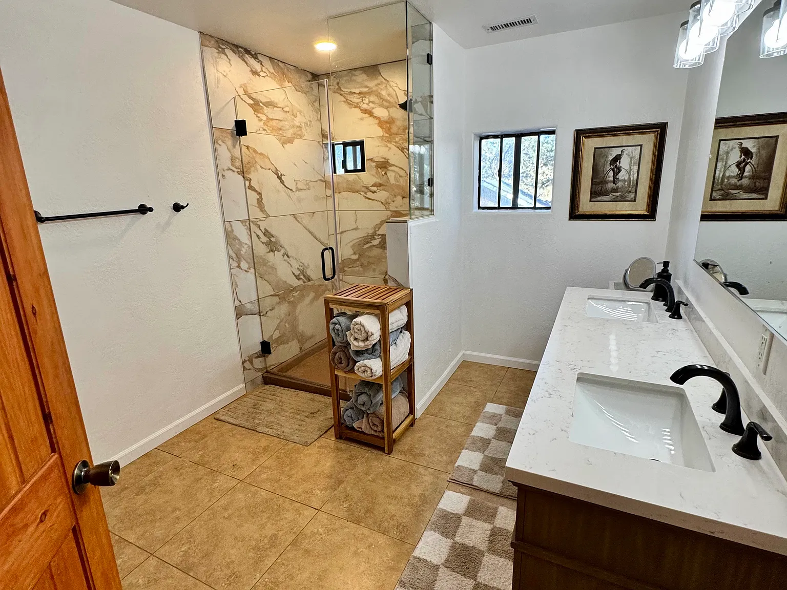 3 bed, 1900 sqft, $3,350 — Photo 3