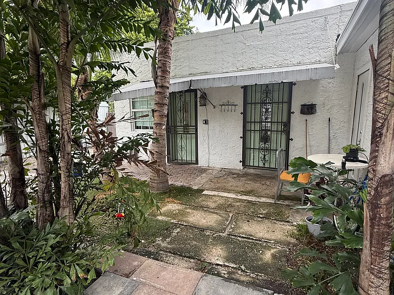 1516 NW 28th St — Photo 10