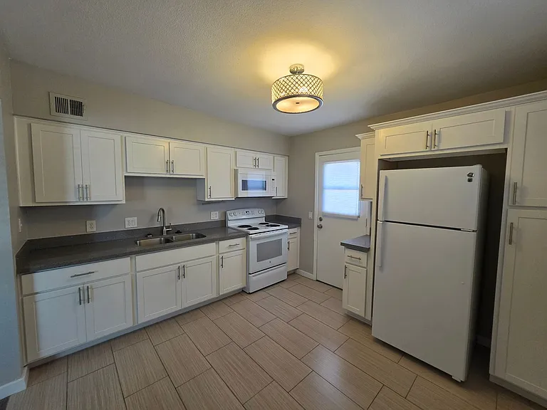 1201 W University Dr — Photo 5