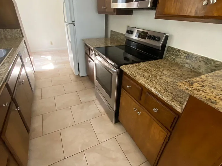 1275 Barry Ave #1 — Photo 2