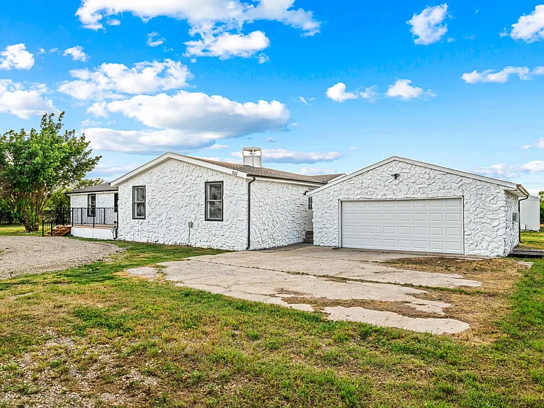 303 Jeanne Ln — Photo 45