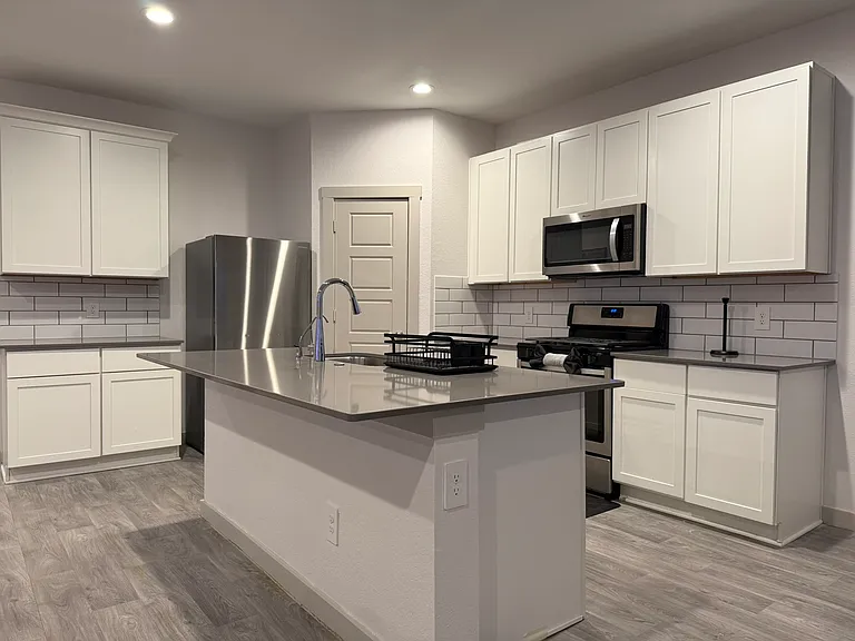 1815 Rolling Hill Ln — Photo 14
