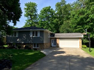 38 Country Ln, East Peoria, IL 61611