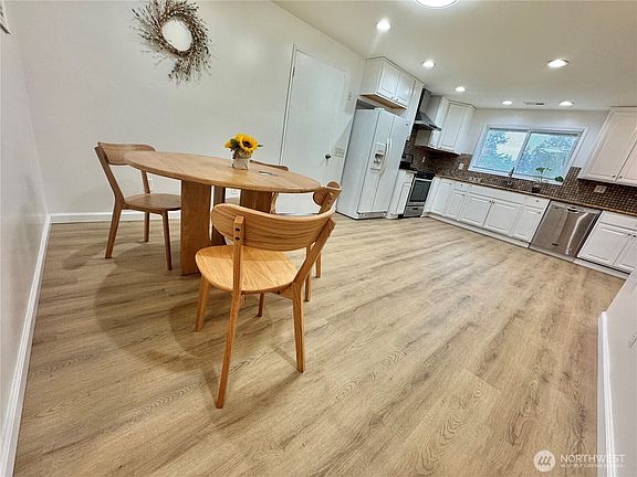 4th image of 19431 107TH Avenue SE