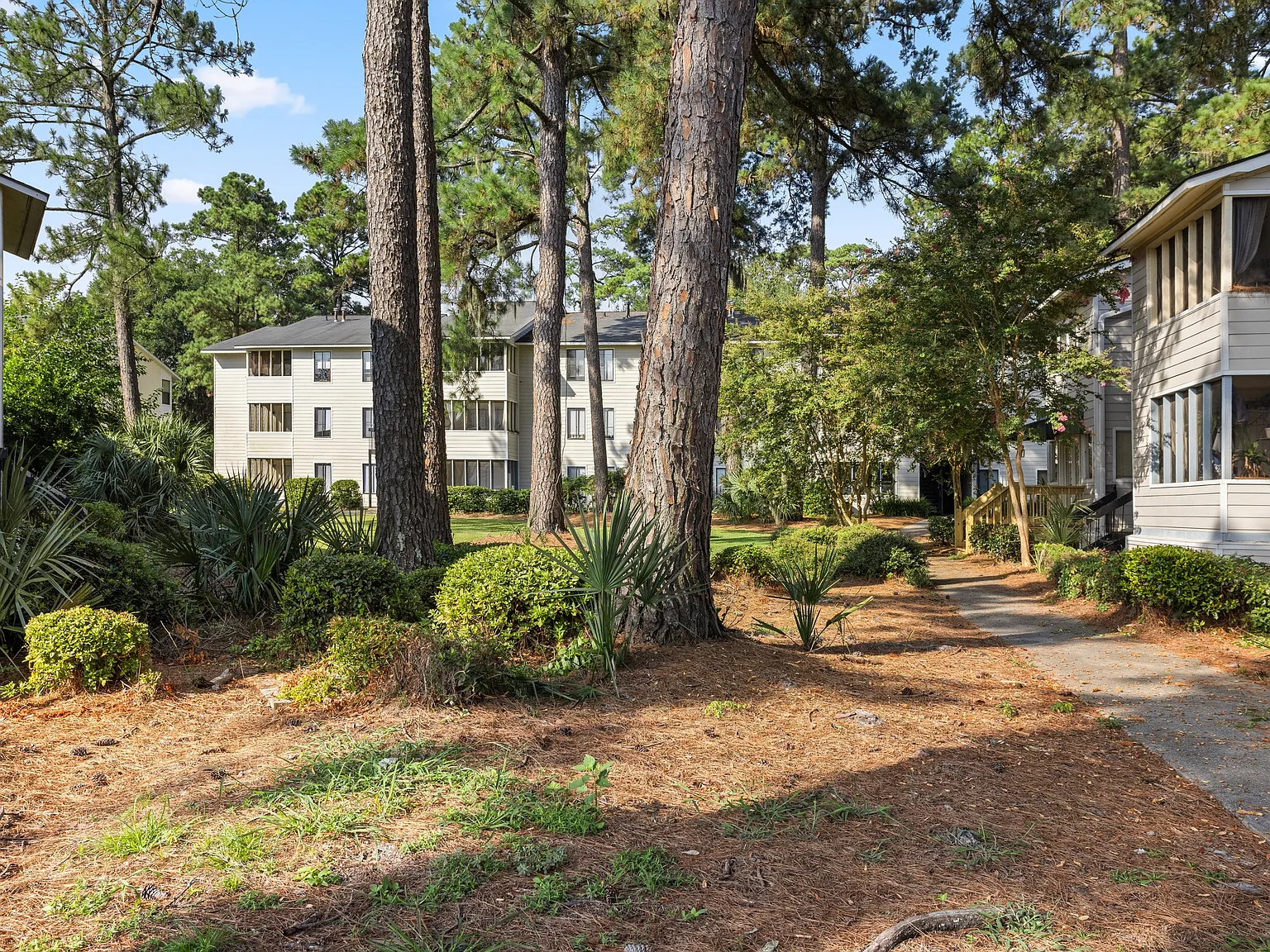 River Crossing Apartments — Photo 4