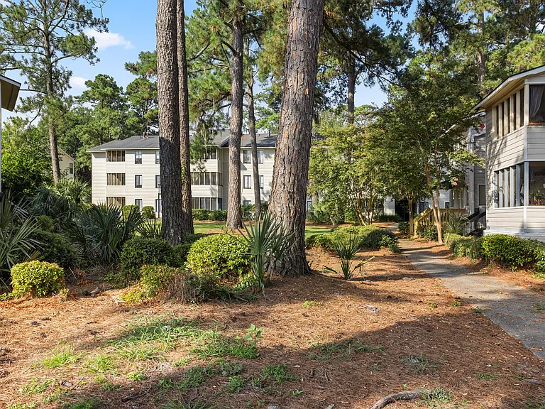 River Crossing Apartments — Photo 8