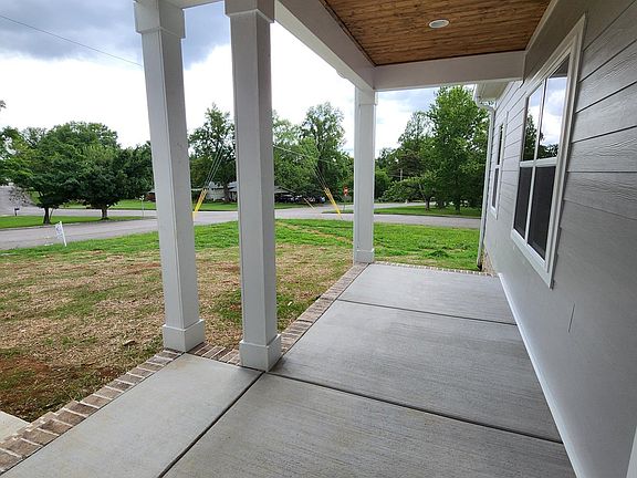 3rd image of 435 Tremont Dr