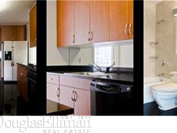 3rd image of 265 E 66th St APT 17D