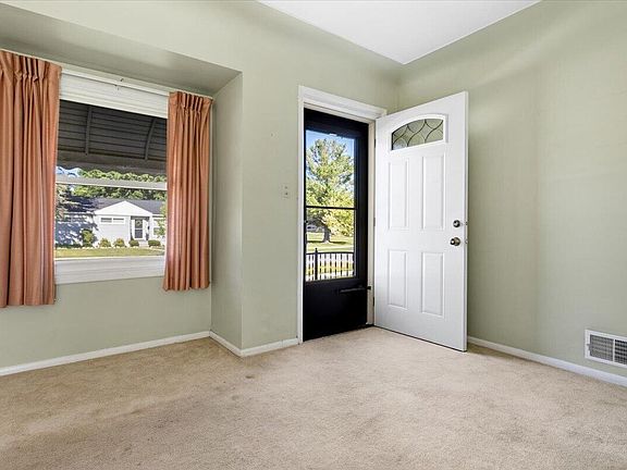 2nd image of 725 Woodbine Dr