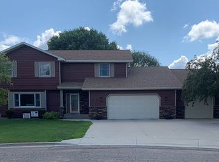 612 Adobe Cir, Marshall, MN 56258