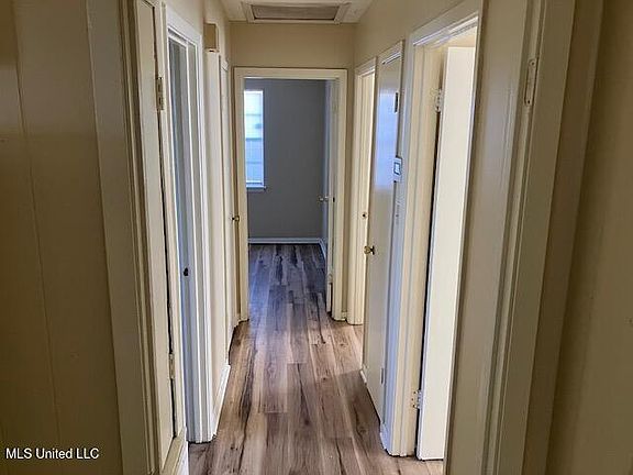 5th image of 1321 Edgemont Cv