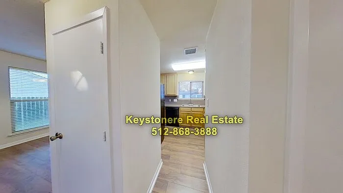 501 N Lampasas St — Photo 10