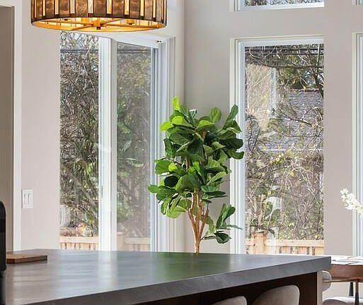 4th image of 3163 S Dorchester Rd