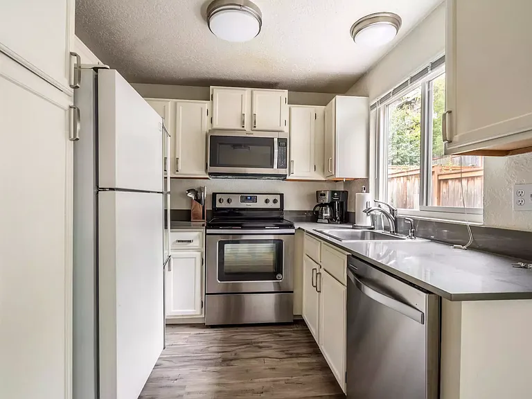 4259 Woodland Park Ave N #5 — Photo 4