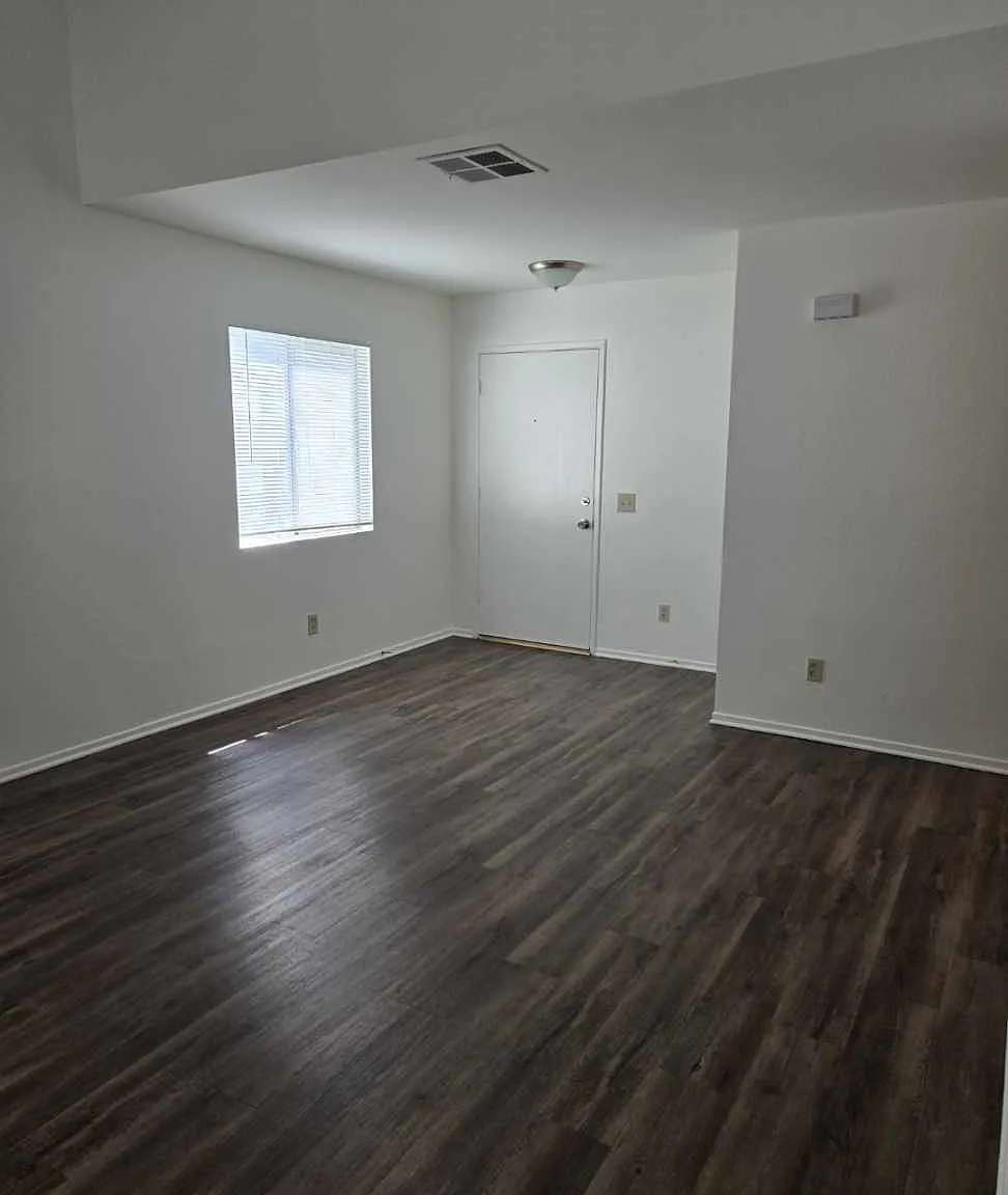 3 bed, 2.5 bath, 1250 sqft, $2,550 — Photo 3