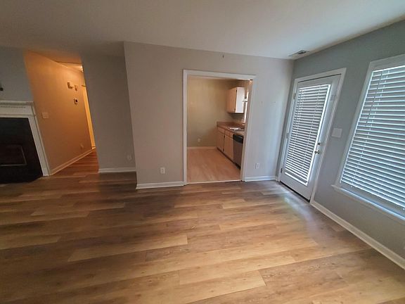 5th image of 2922 Amelia Dr