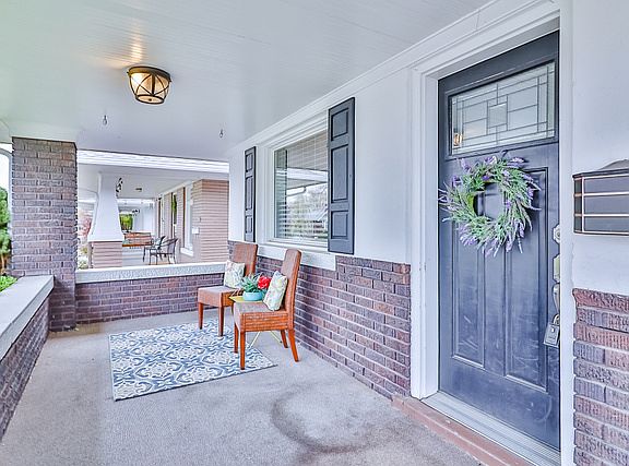 3rd image of 631 E Wilson Ave