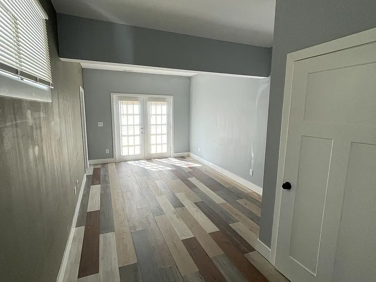 3434 N Capitol Ave — Photo 2
