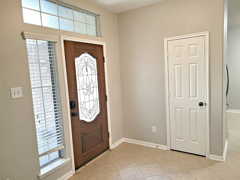 15106 Petties Way — Photo 3
