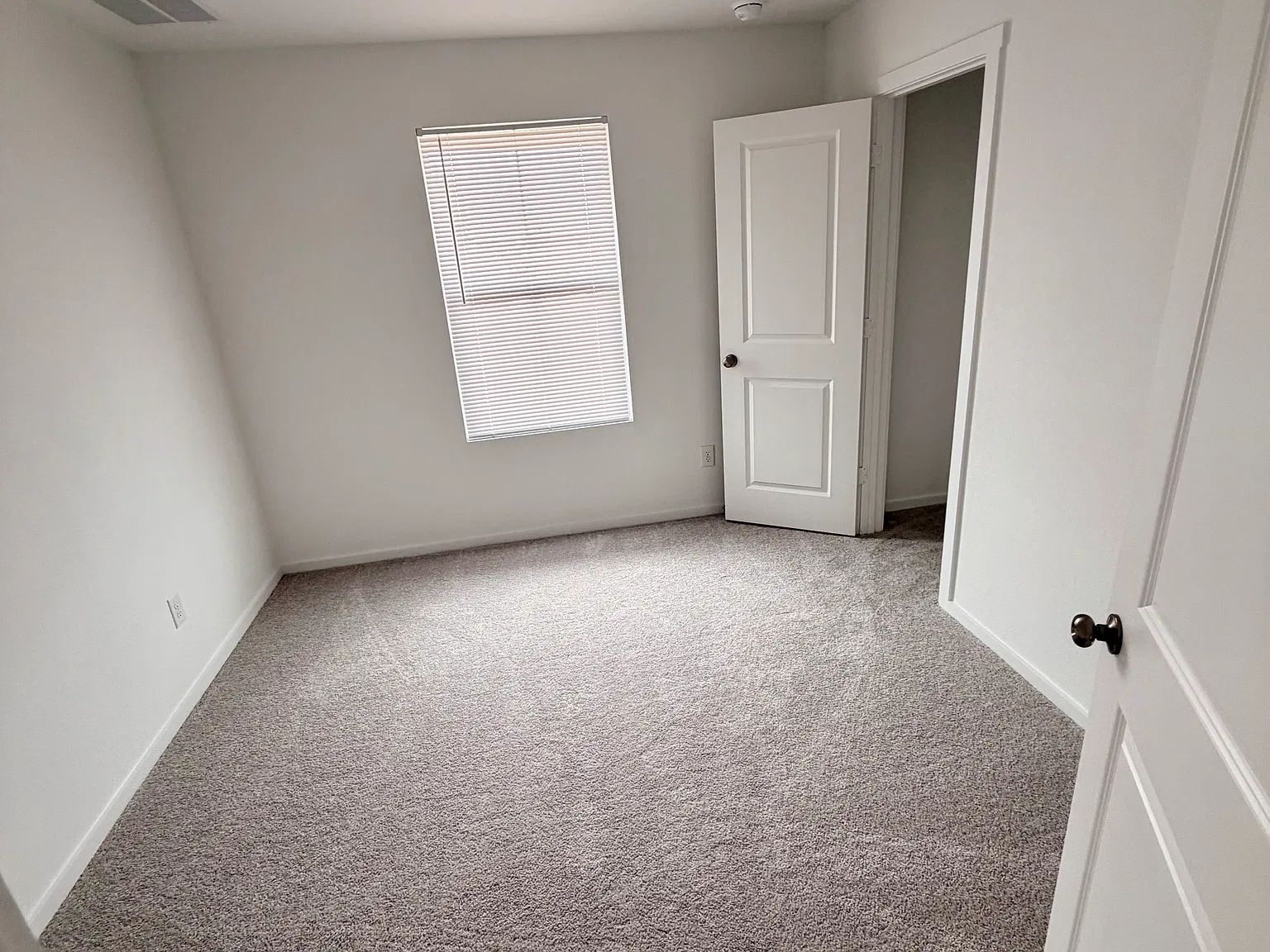 3 bed, 1192 sqft, $1,620 — Photo 3